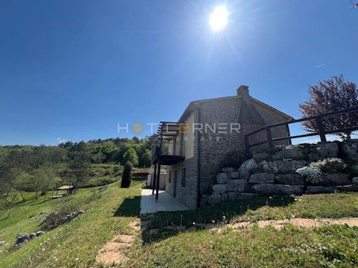 Motovun, resort magico su 3,1 ettari con cascata, per la costruzione di un complesso glamping o alberghiero