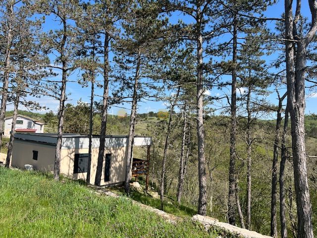 Motovun, resort magico su 3,1 ettari con cascata, per la costruzione di un complesso glamping o alberghiero