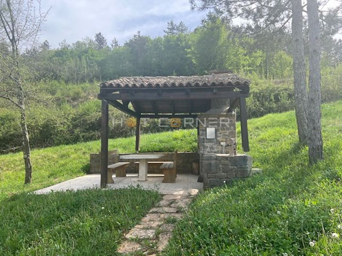 Motovun, resort magico su 3,1 ettari con cascata, per la costruzione di un complesso glamping o alberghiero