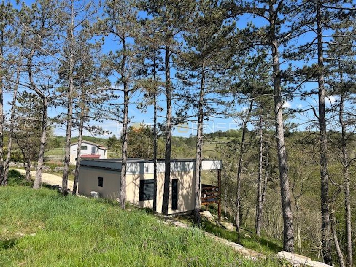 Motovun, resort magico su 3,1 ettari con cascata, per la costruzione di un complesso glamping o alberghiero