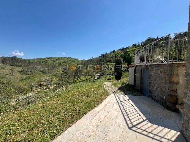 Motovun, resort magico su 3,1 ettari con cascata, per la costruzione di un complesso glamping o alberghiero