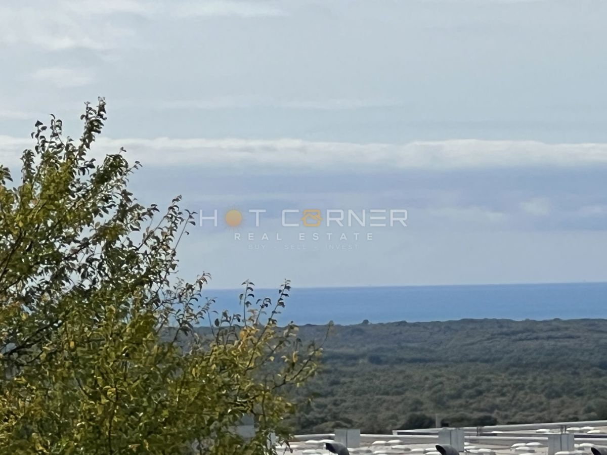 I dintorni di Rovigno, affascinante casa moderna con piscina e vista mare