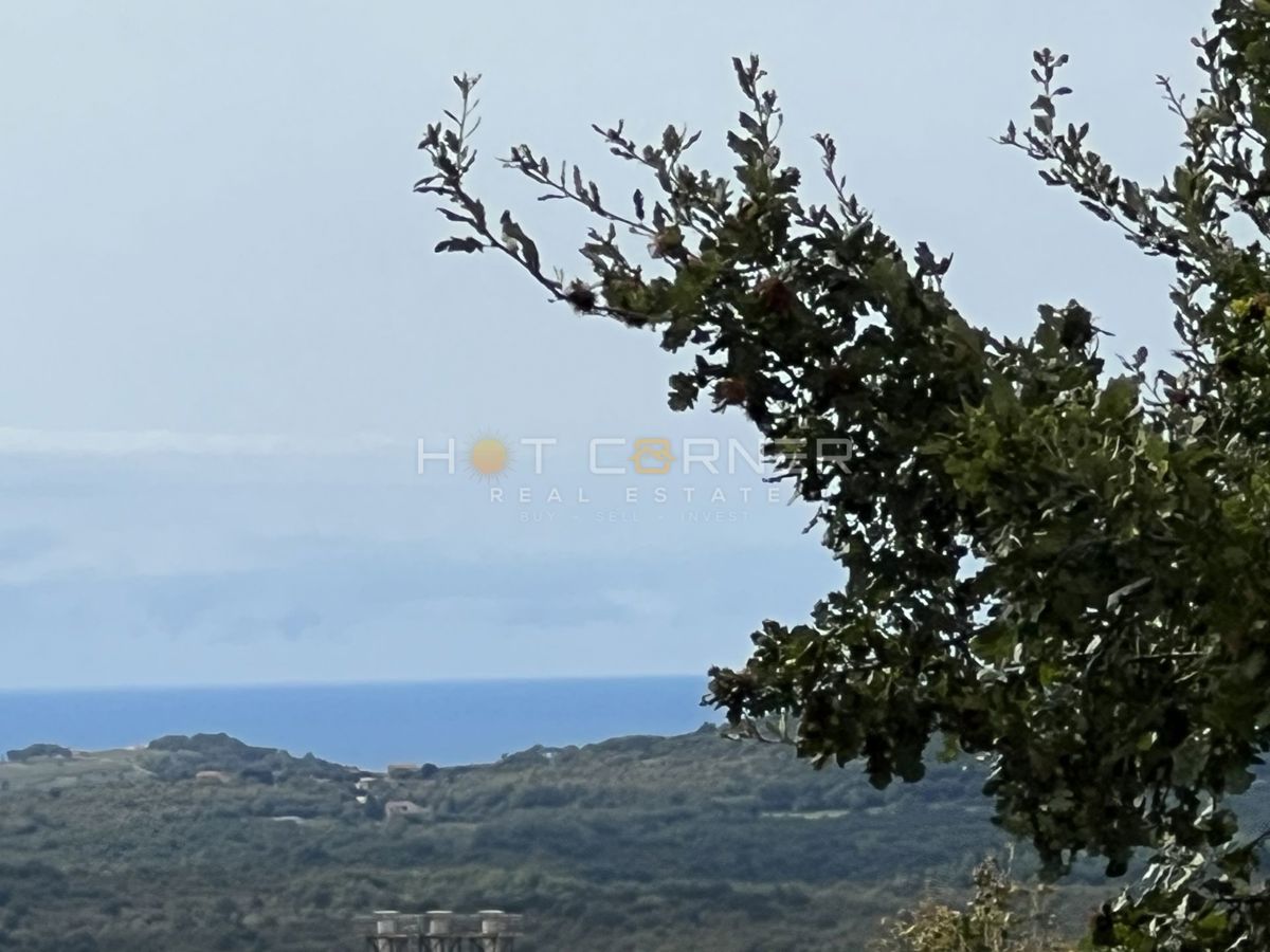 I dintorni di Rovigno, affascinante casa moderna con piscina e vista mare