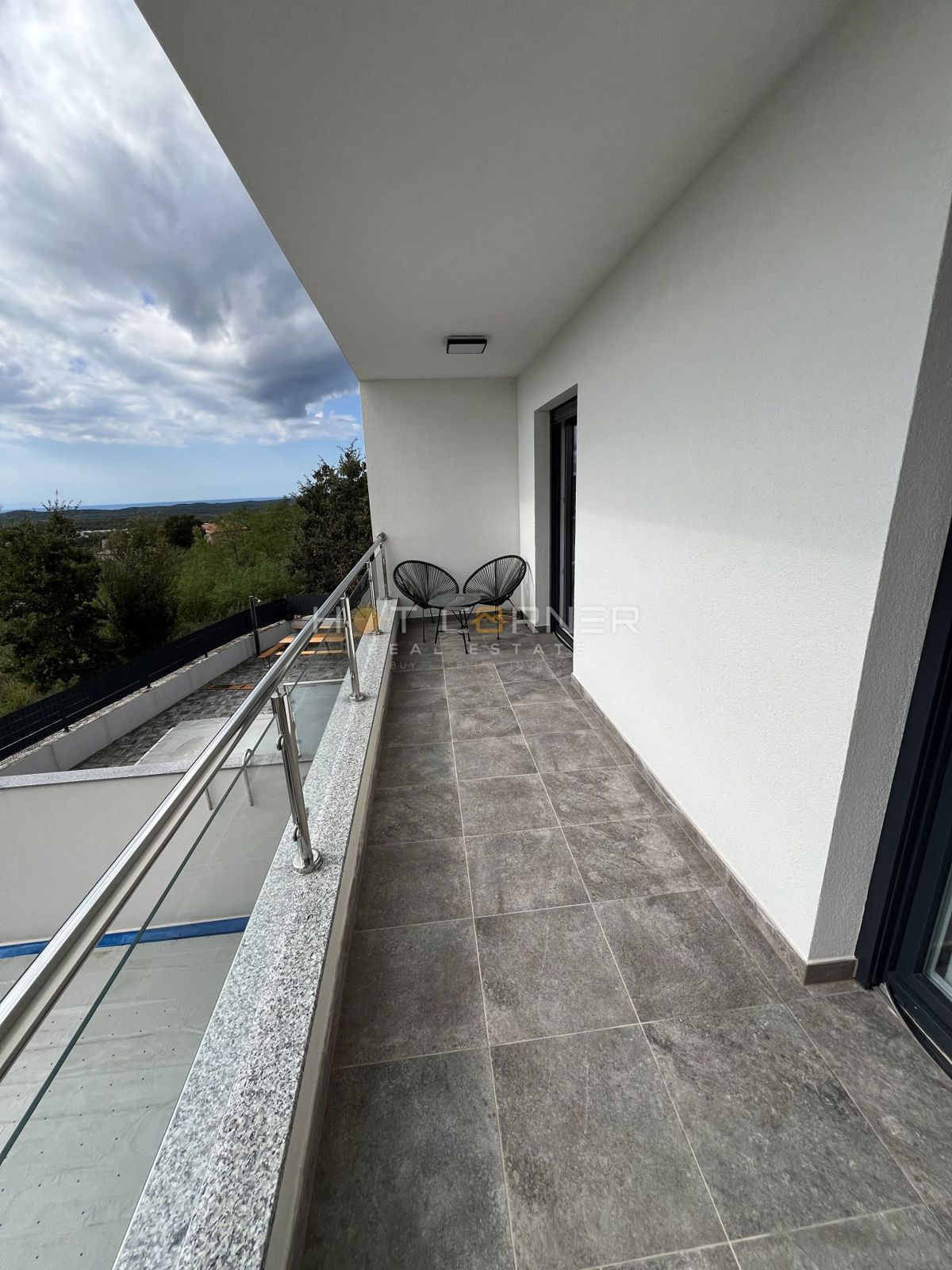 I dintorni di Rovigno, affascinante casa moderna con piscina e vista mare