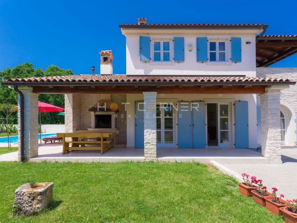 Splendida villa in stile mediterraneo, piscina, a 4 km dalle spiagge