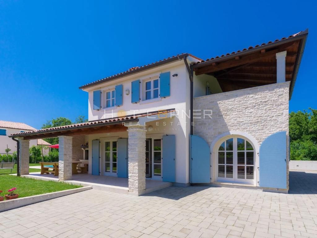 Splendida villa in stile mediterraneo, piscina, a 4 km dalle spiagge