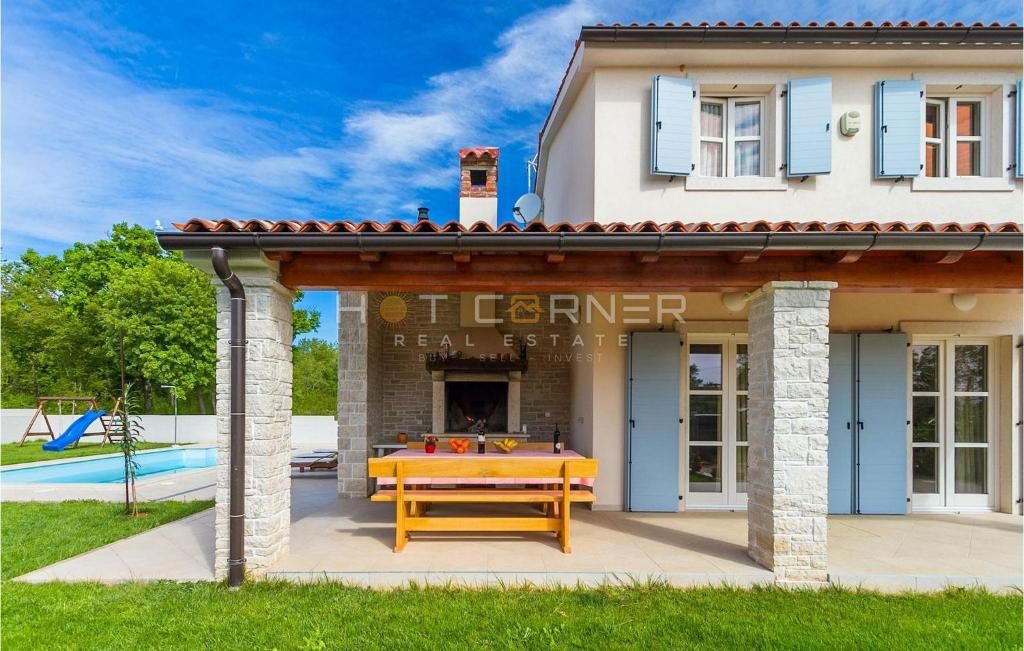 Splendida villa in stile mediterraneo, piscina, a 4 km dalle spiagge