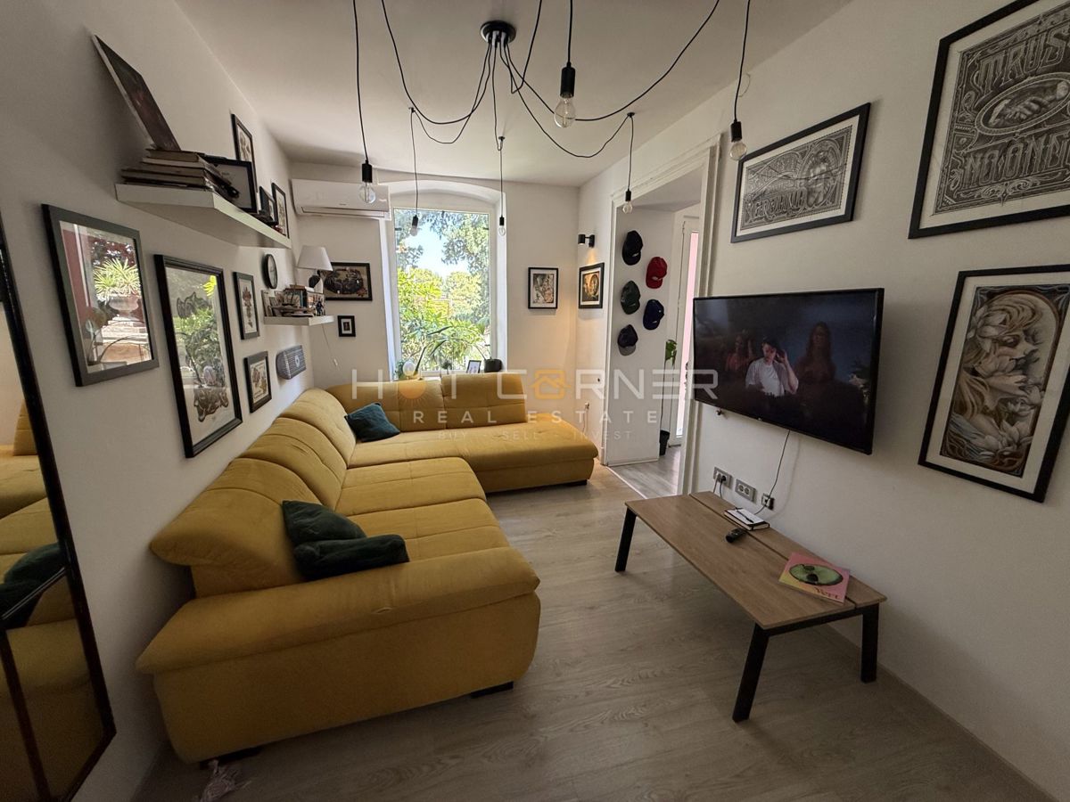 Occasione – Pola, zona centrale: Affascinante villa austro-ungarica con due appartamenti, giardino e taverna