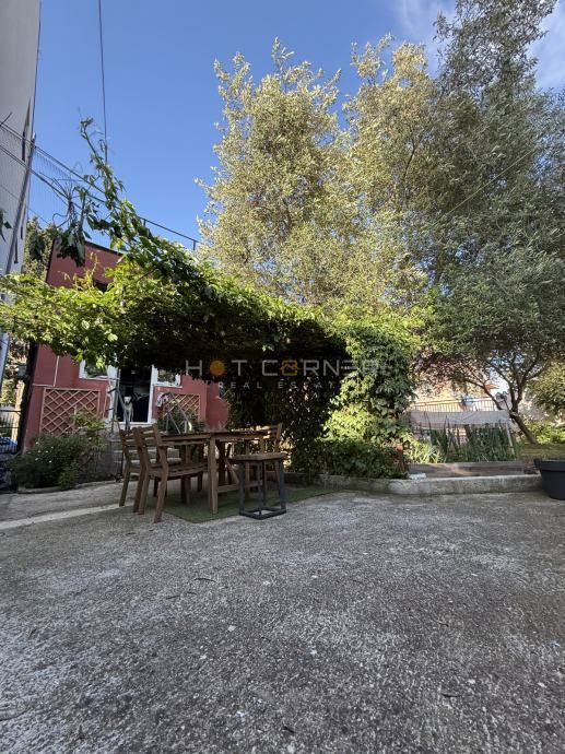 Occasione – Pola, zona centrale: Affascinante villa austro-ungarica con due appartamenti, giardino e taverna