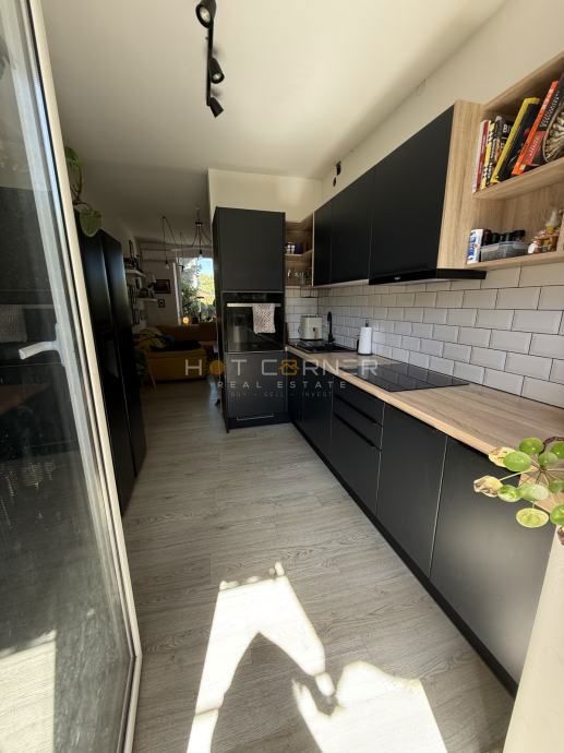 Occasione – Pola, zona centrale: Affascinante villa austro-ungarica con due appartamenti, giardino e taverna