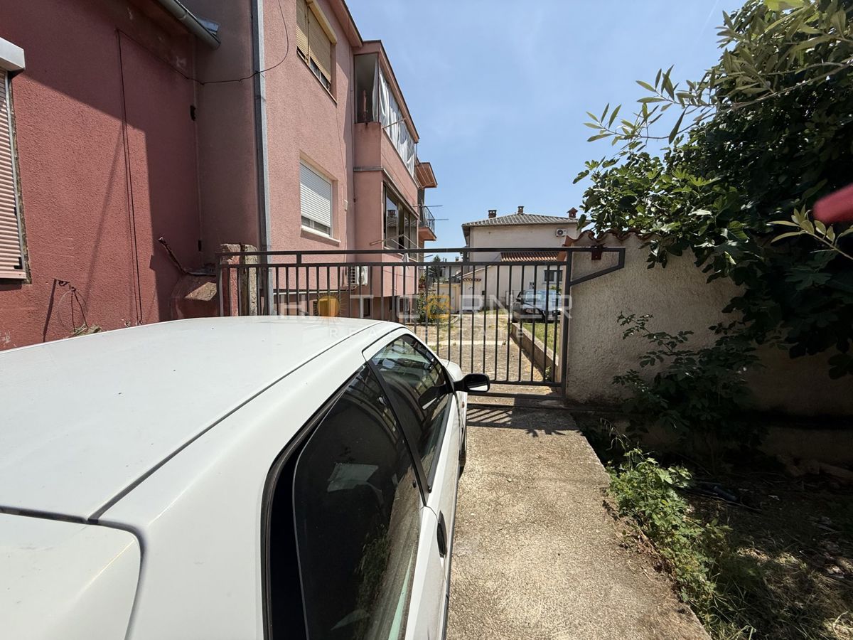 Occasione – Pola, zona centrale: Affascinante villa austro-ungarica con due appartamenti, giardino e taverna