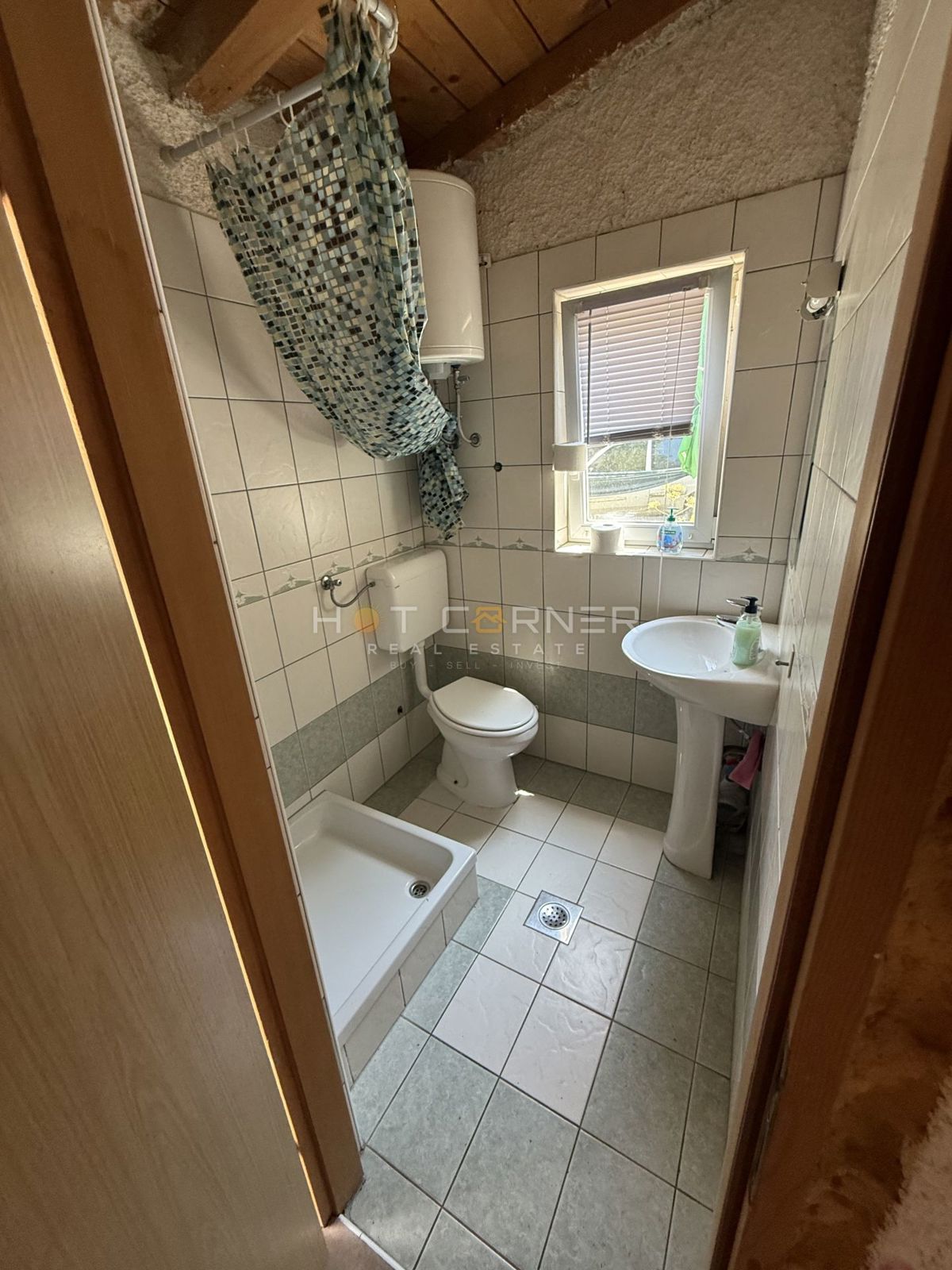 Occasione – Pola, zona centrale: Affascinante villa austro-ungarica con due appartamenti, giardino e taverna