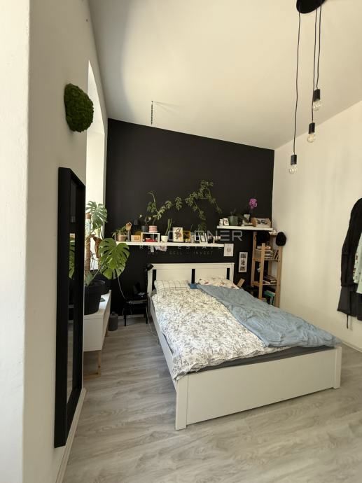 Occasione – Pola, zona centrale: Affascinante villa austro-ungarica con due appartamenti, giardino e taverna