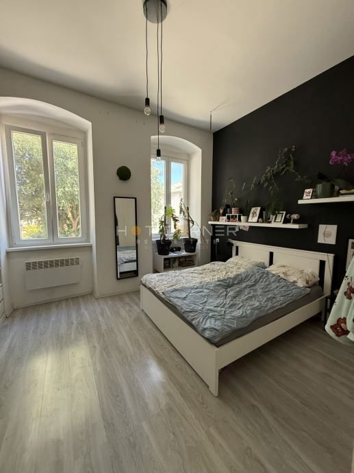 Occasione – Pola, zona centrale: Affascinante villa austro-ungarica con due appartamenti, giardino e taverna