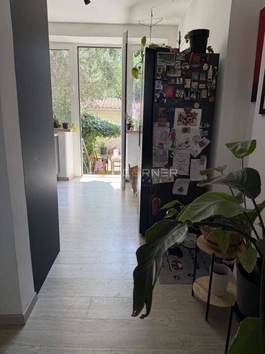 Occasione – Pola, zona centrale: Affascinante villa austro-ungarica con due appartamenti, giardino e taverna