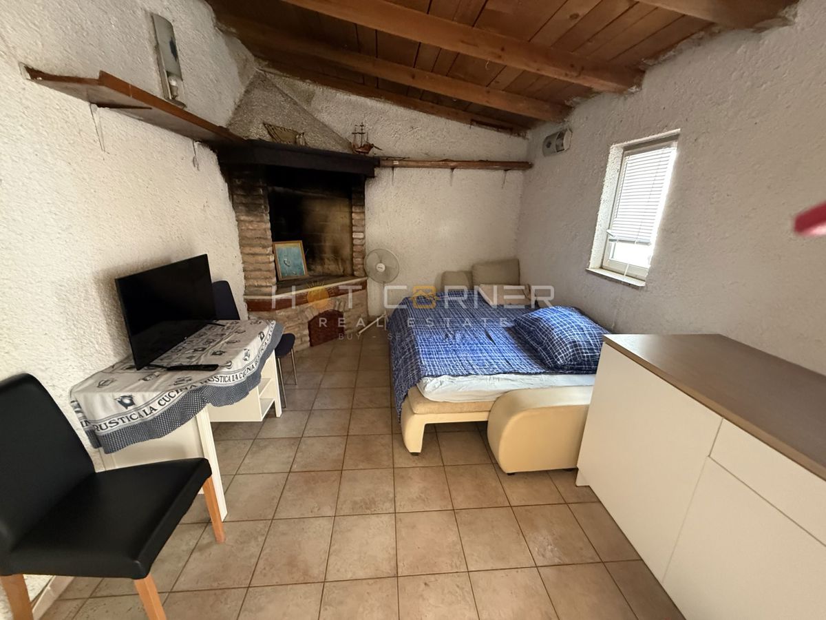 Occasione – Pola, zona centrale: Affascinante villa austro-ungarica con due appartamenti, giardino e taverna