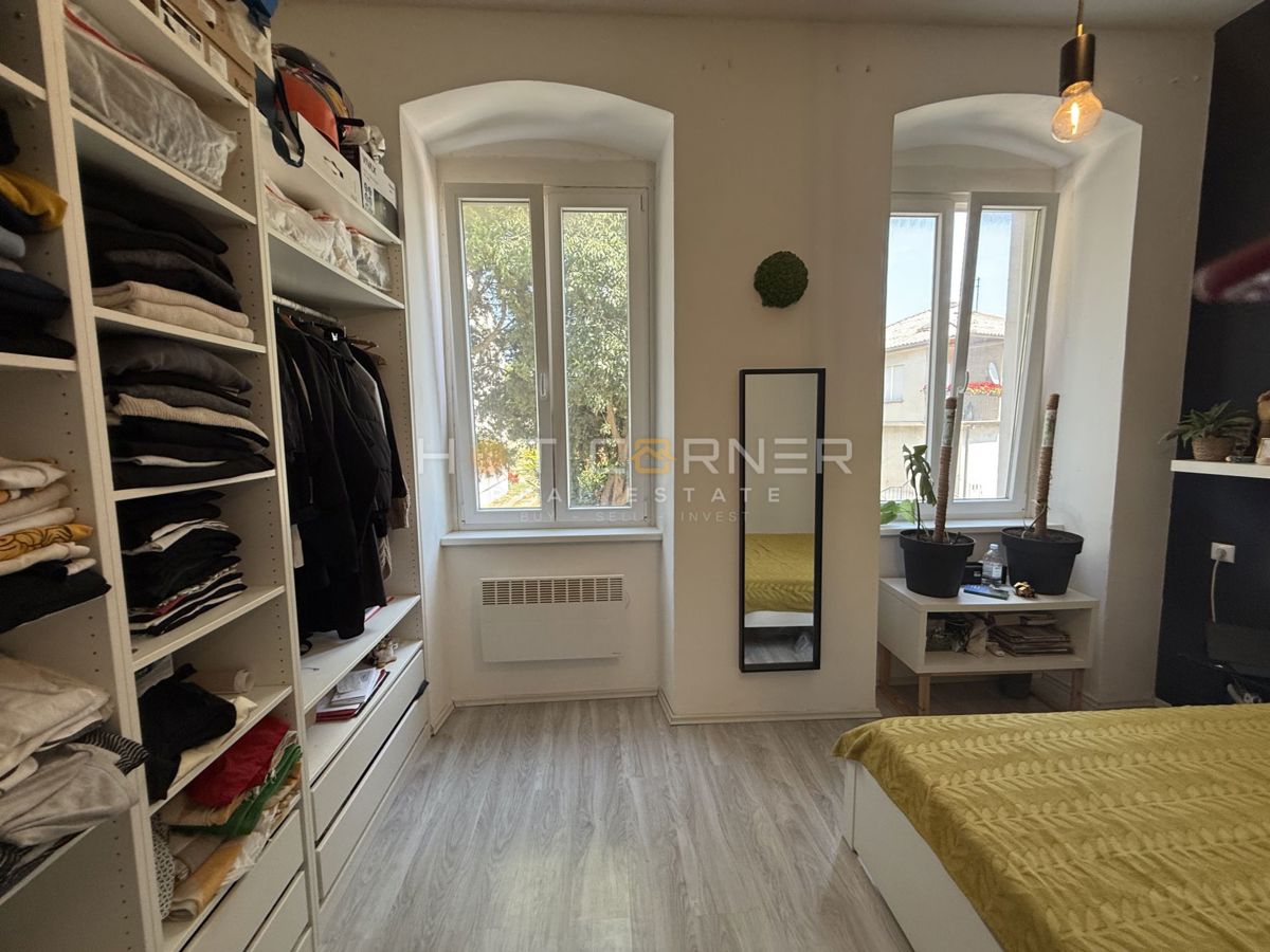 Occasione – Pola, zona centrale: Affascinante villa austro-ungarica con due appartamenti, giardino e taverna