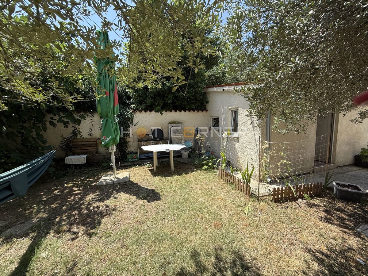 Occasione – Pola, zona centrale: Affascinante villa austro-ungarica con due appartamenti, giardino e taverna