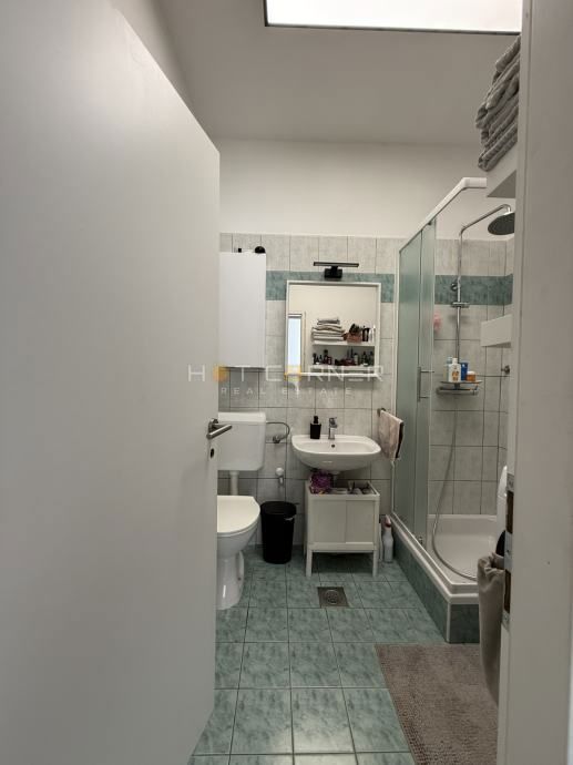 Occasione – Pola, zona centrale: Affascinante villa austro-ungarica con due appartamenti, giardino e taverna