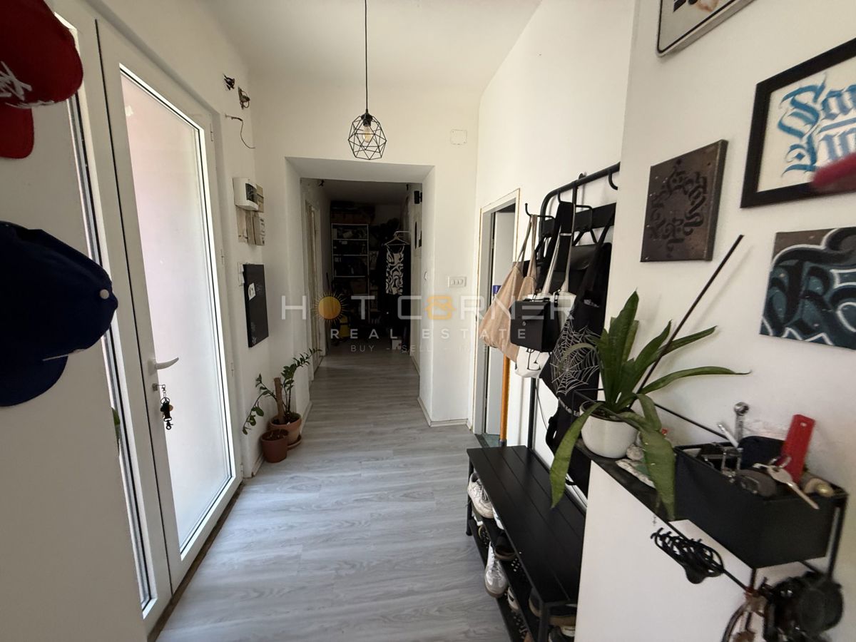 Occasione – Pola, zona centrale: Affascinante villa austro-ungarica con due appartamenti, giardino e taverna