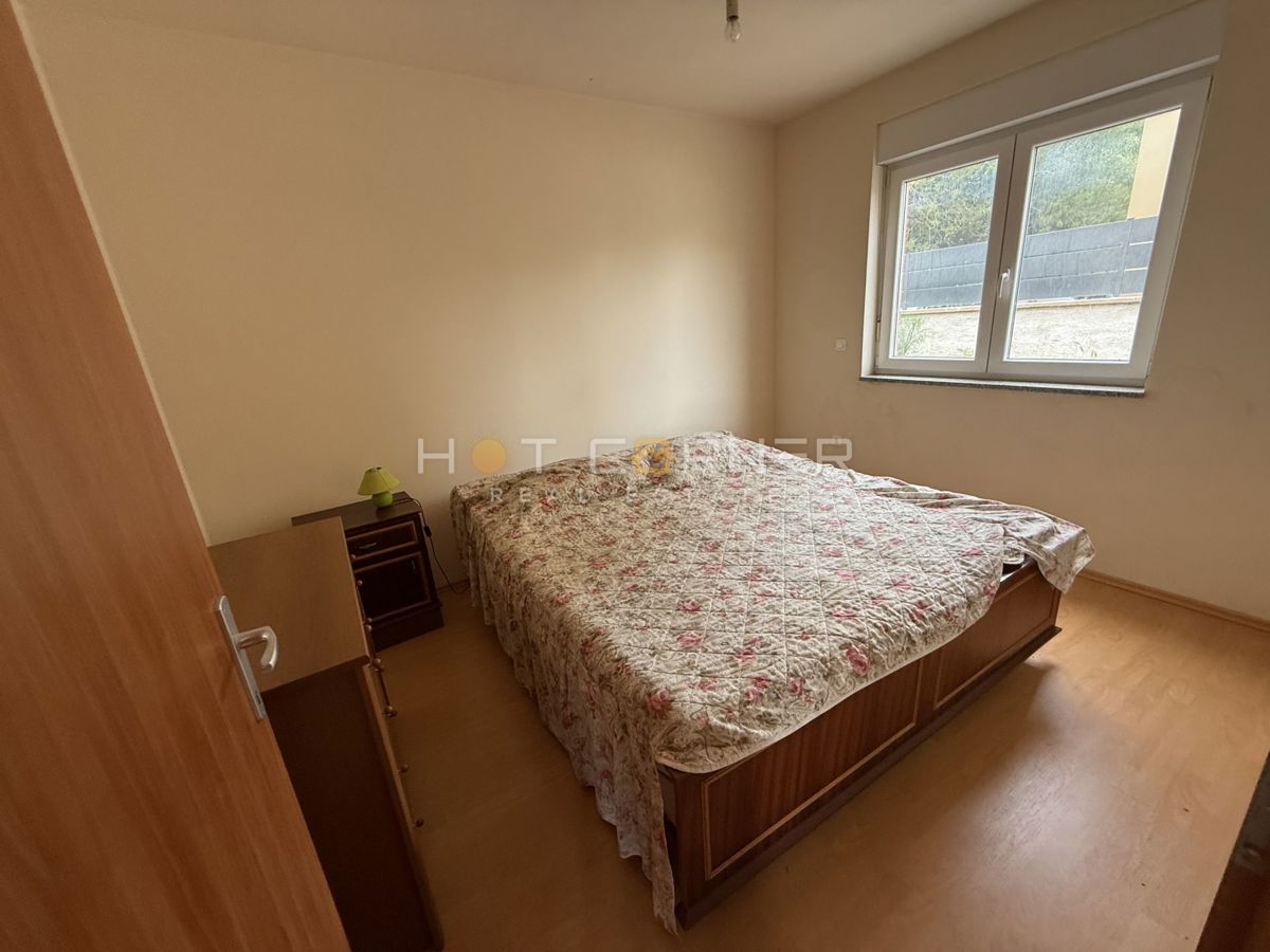 Pola, Šikići, casa familiare, 3 camere da letto, con bel giardino