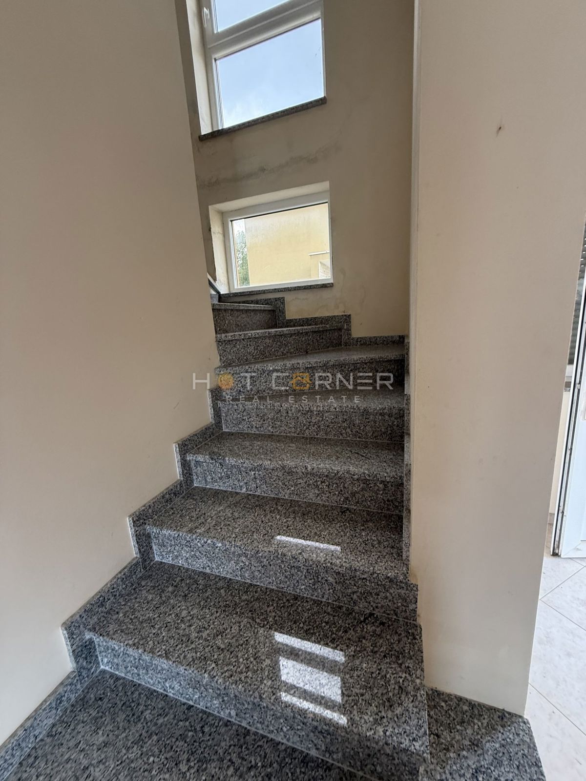 Pola, Šikići, casa familiare, 3 camere da letto, con bel giardino