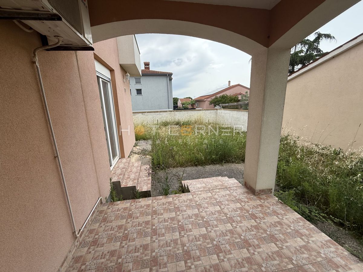 Pola, Šikići, casa familiare, 3 camere da letto, con bel giardino