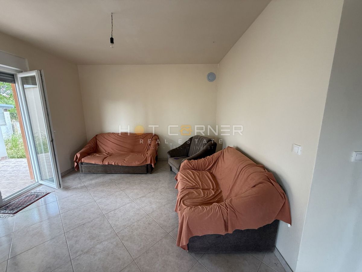 Pola, Šikići, casa familiare, 3 camere da letto, con bel giardino