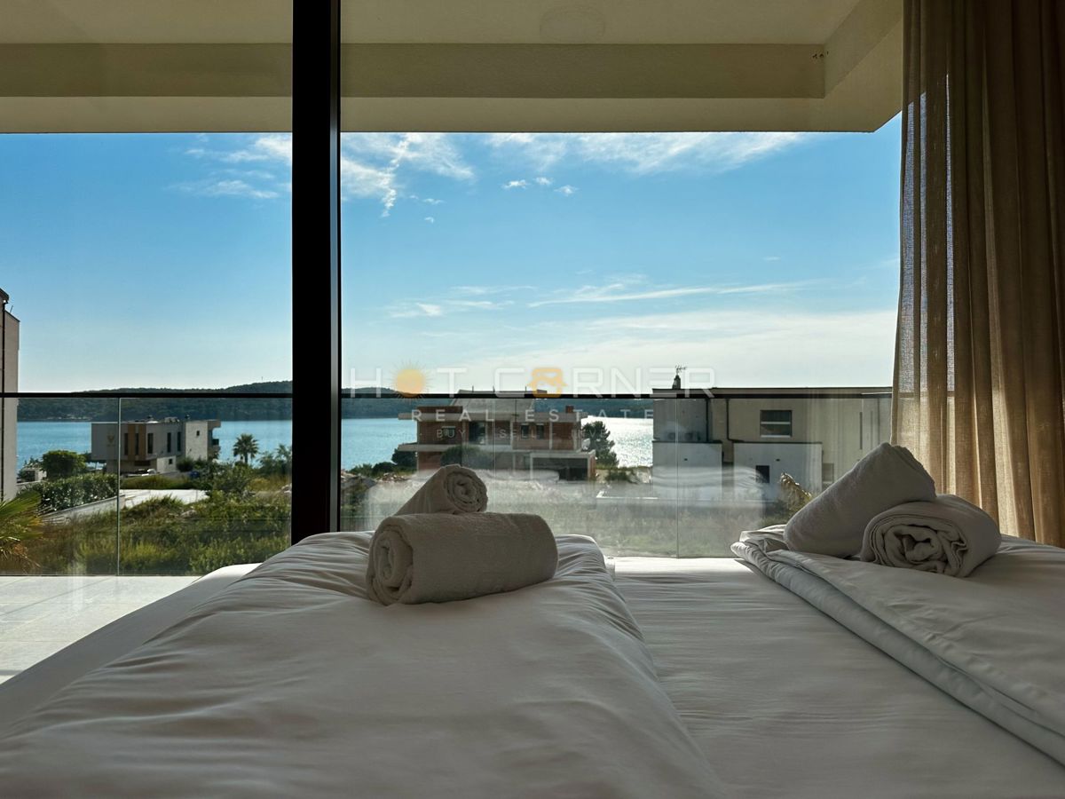 immobiliare di lusso a medulin, 3 ville+barca