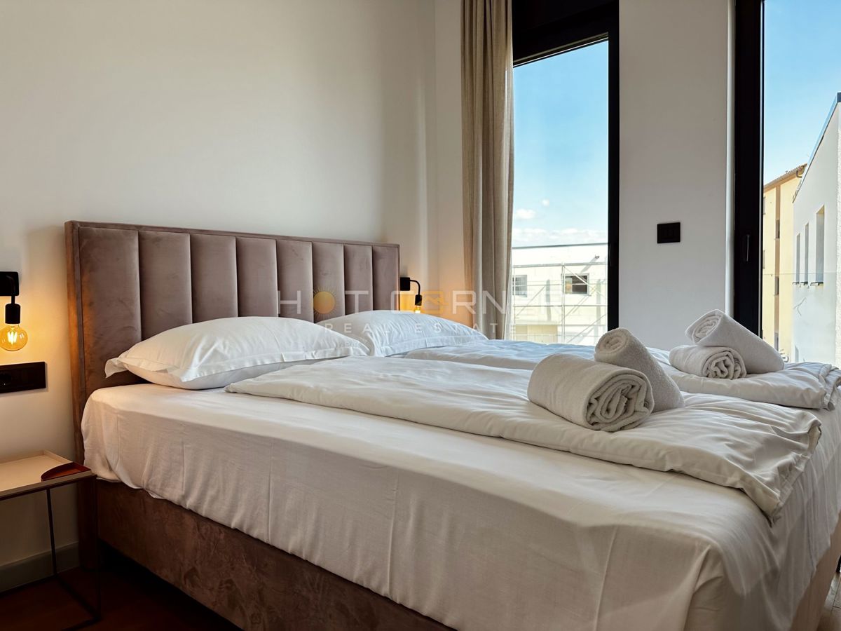 immobiliare di lusso a medulin, 3 ville+barca