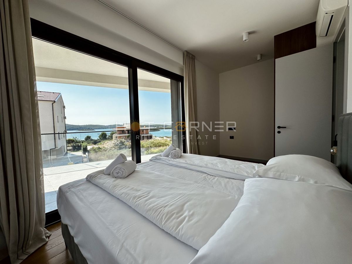 immobiliare di lusso a medulin, 3 ville+barca