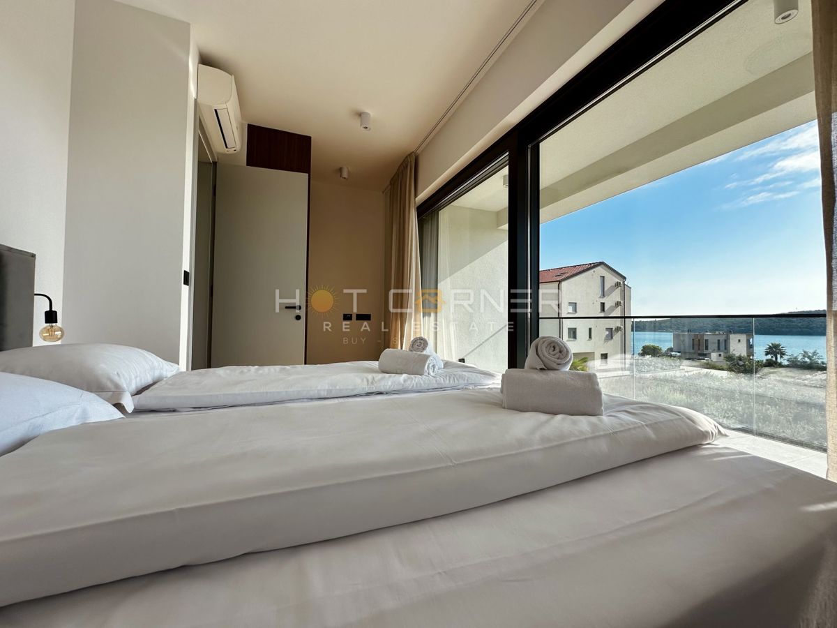 immobiliare di lusso a medulin, 3 ville+barca