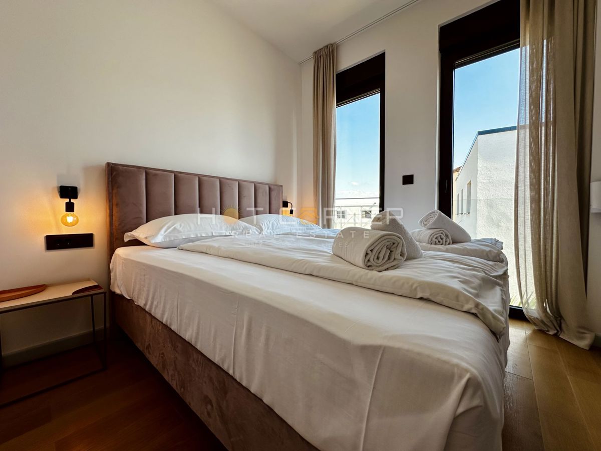 immobiliare di lusso a medulin, 3 ville+barca