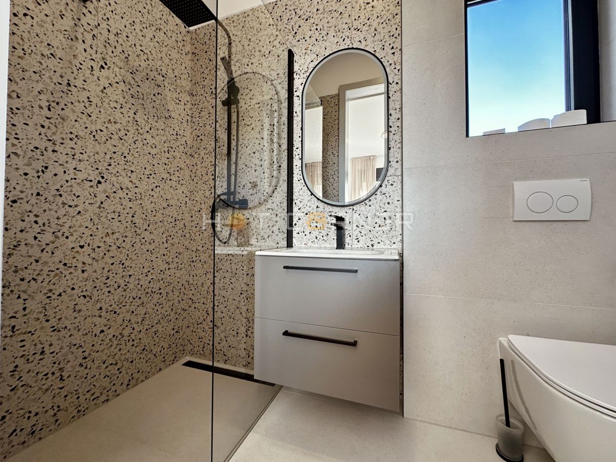 immobiliare di lusso a medulin, 3 ville+barca