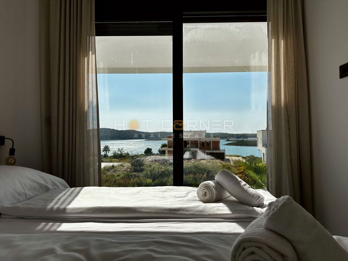 immobiliare di lusso a medulin, 3 ville+barca