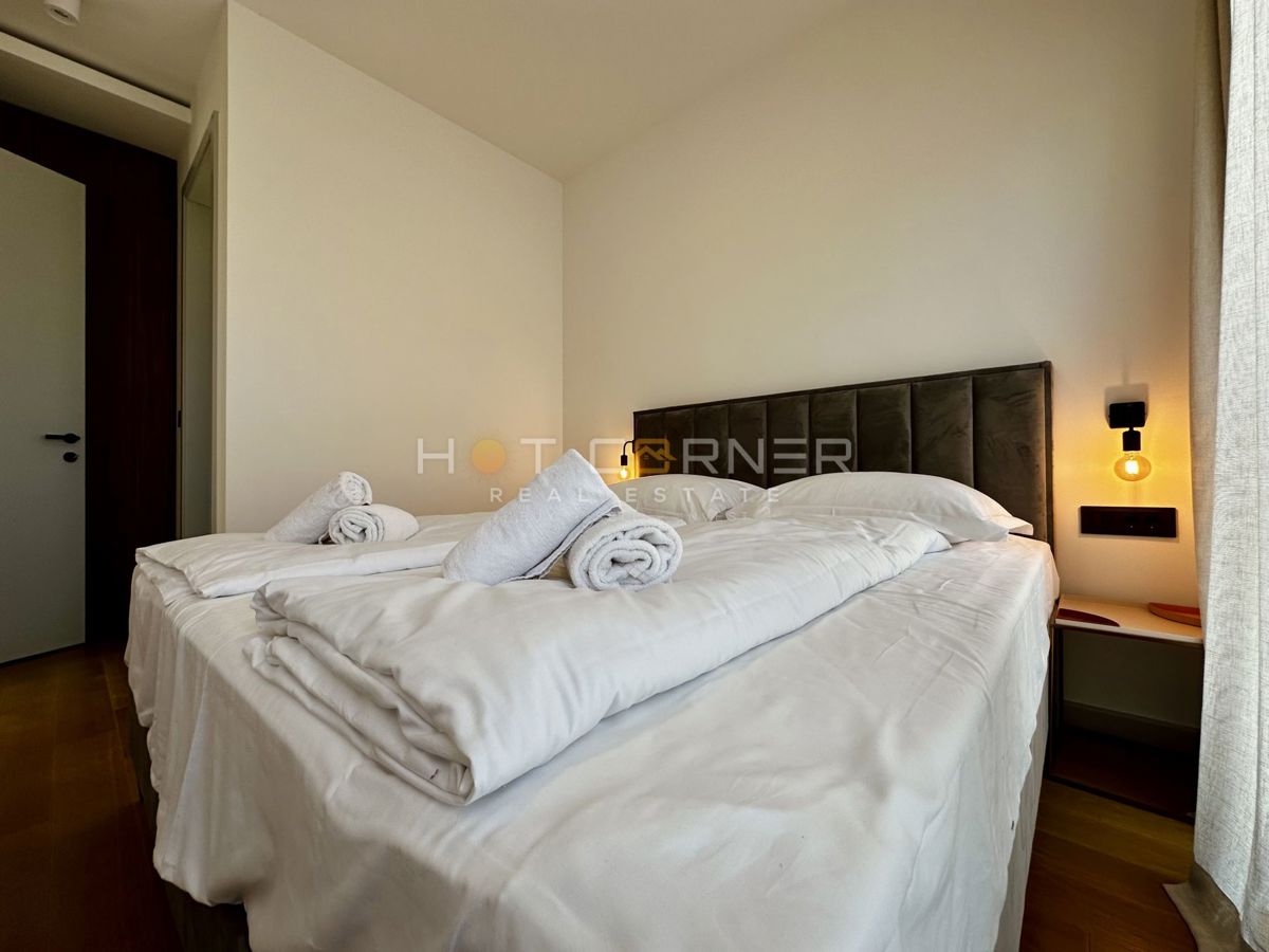 immobiliare di lusso a medulin, 3 ville+barca