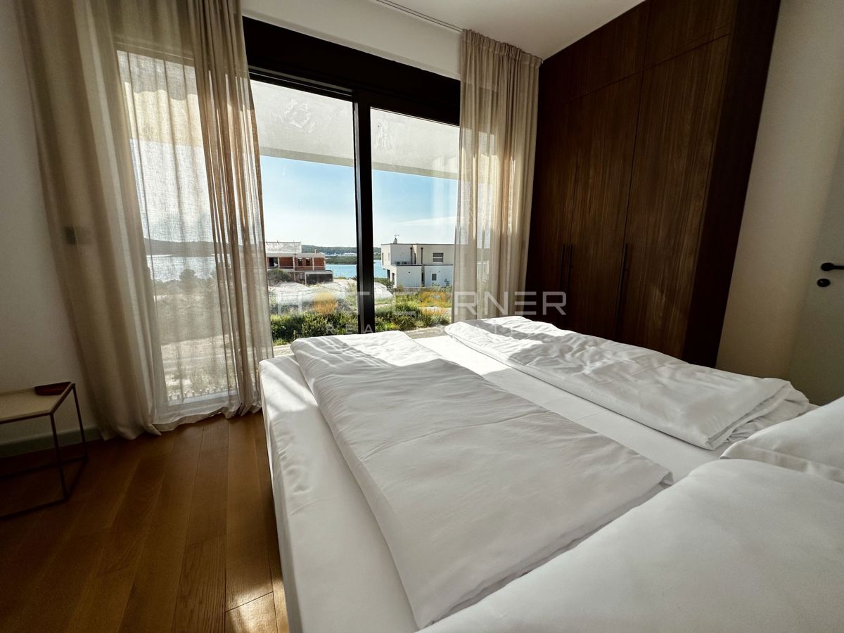 immobiliare di lusso a medulin, 3 ville+barca