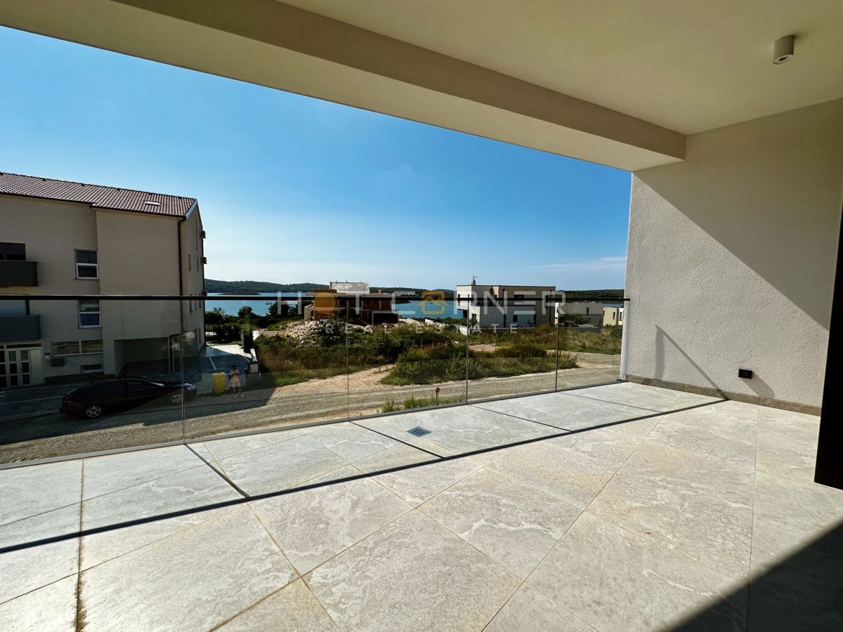 immobiliare di lusso a medulin, 3 ville+barca