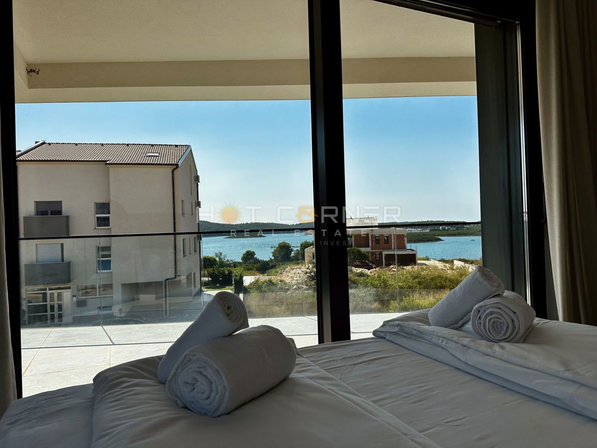 immobiliare di lusso a medulin, 3 ville+barca