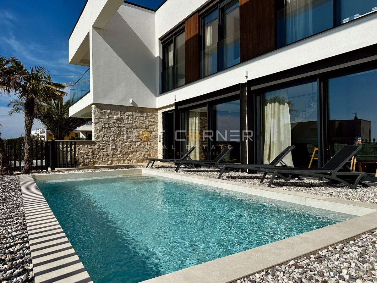 immobiliare di lusso a medulin, 3 ville+barca