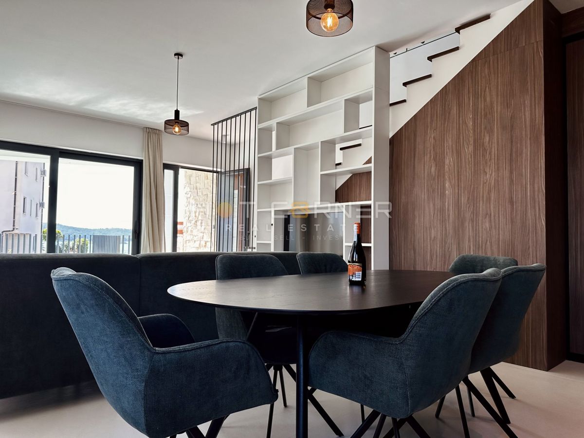 immobiliare di lusso a medulin, 3 ville+barca