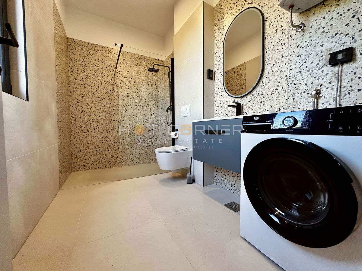 immobiliare di lusso a medulin, 3 ville+barca