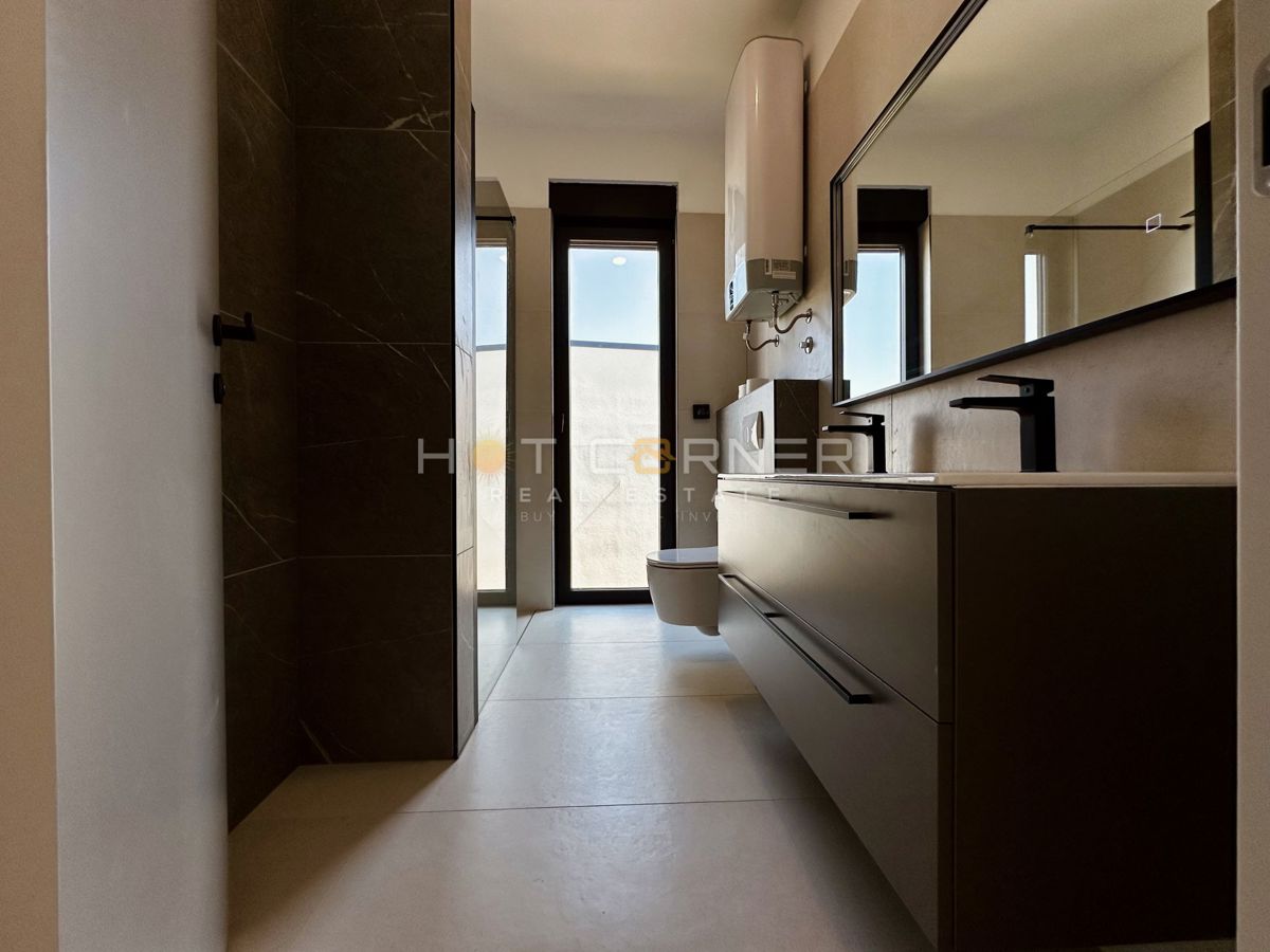 immobiliare di lusso a medulin, 3 ville+barca