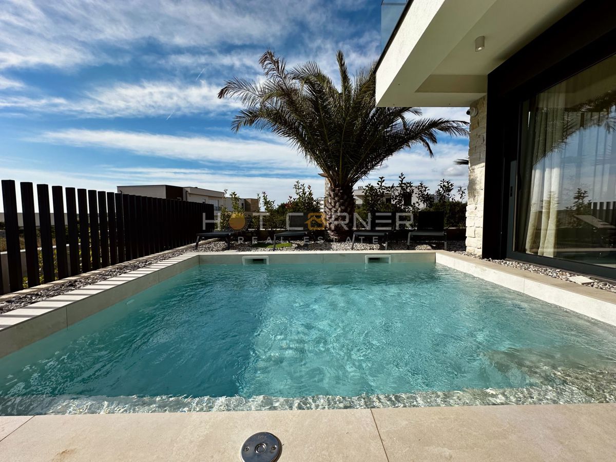 immobiliare di lusso a medulin, 3 ville+barca