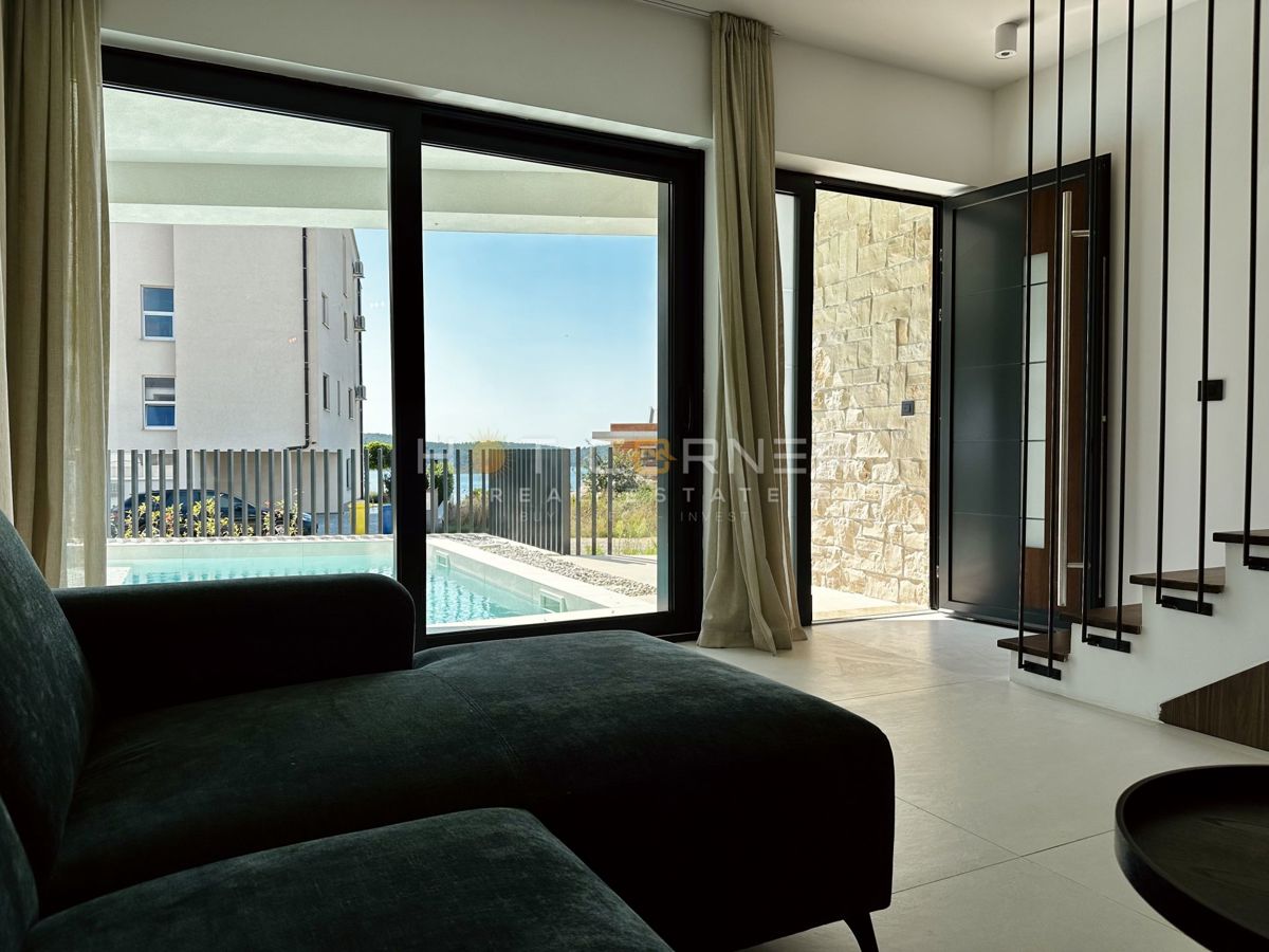 immobiliare di lusso a medulin, 3 ville+barca