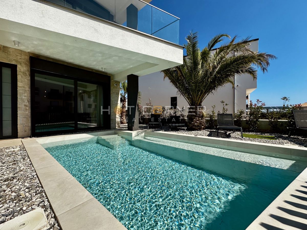 immobiliare di lusso a medulin, 3 ville+barca