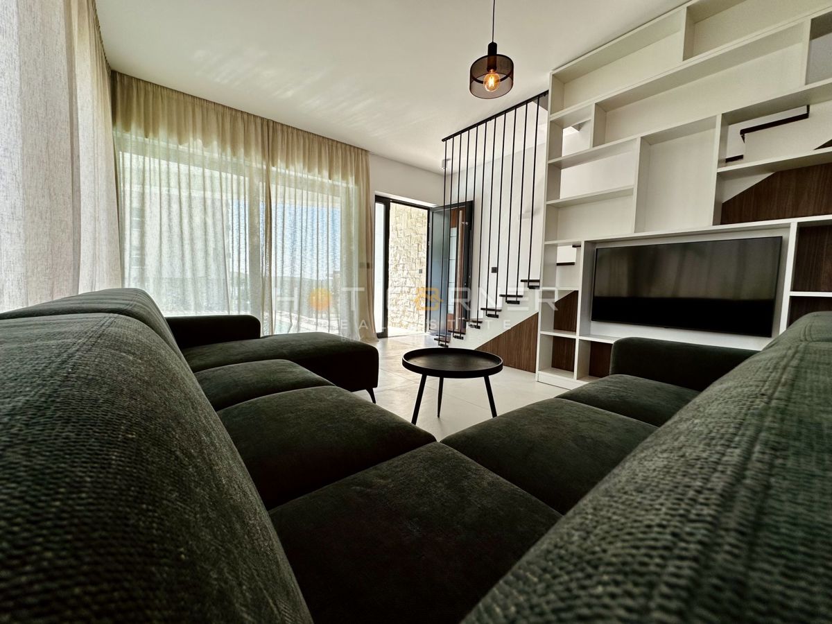 immobiliare di lusso a medulin, 3 ville+barca