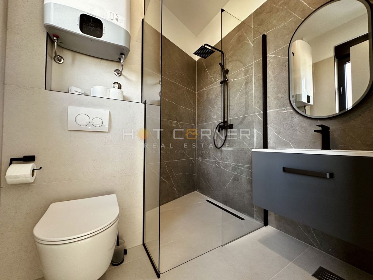 immobiliare di lusso a medulin, 3 ville+barca