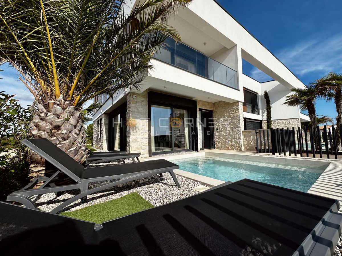 immobiliare di lusso a medulin, 3 ville+barca