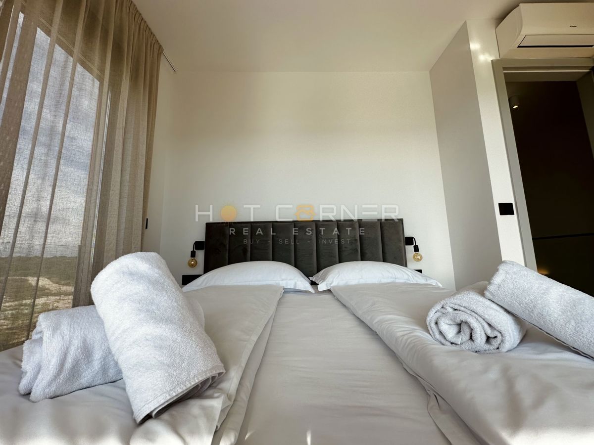 immobiliare di lusso a medulin, 3 ville+barca